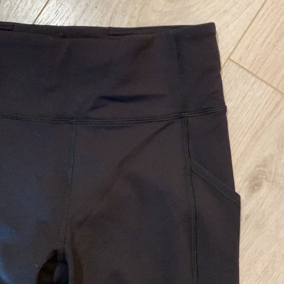 Lululemon Tights with side pockets Sz 6 (Inseam 24") - Picture 2 of 5